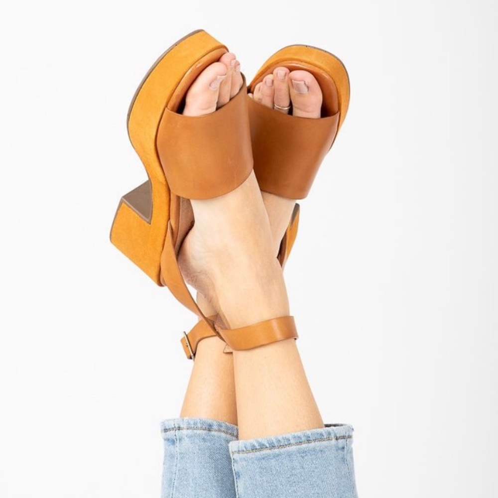 Seychelles Calming Influence Platform in Tan